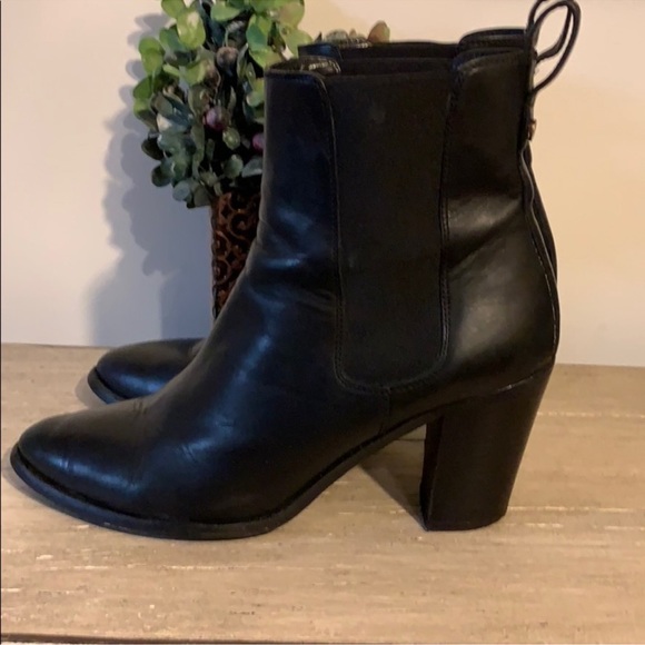 Authentic Burberry  Blk Leather Ankle Boot - Picture 3 of 8